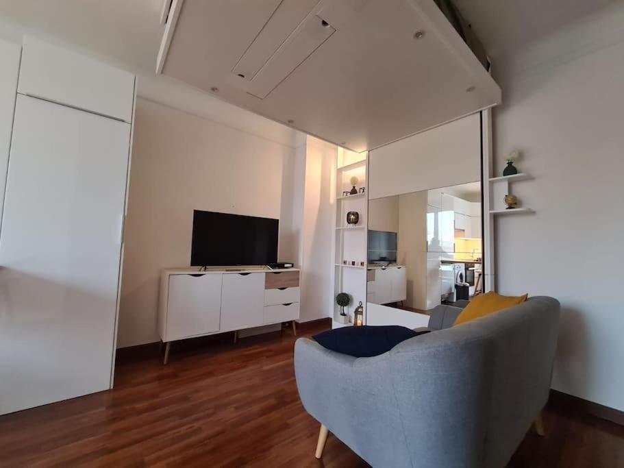 Studio A 2 Pas De La Gare Sartrouville Exterior photo